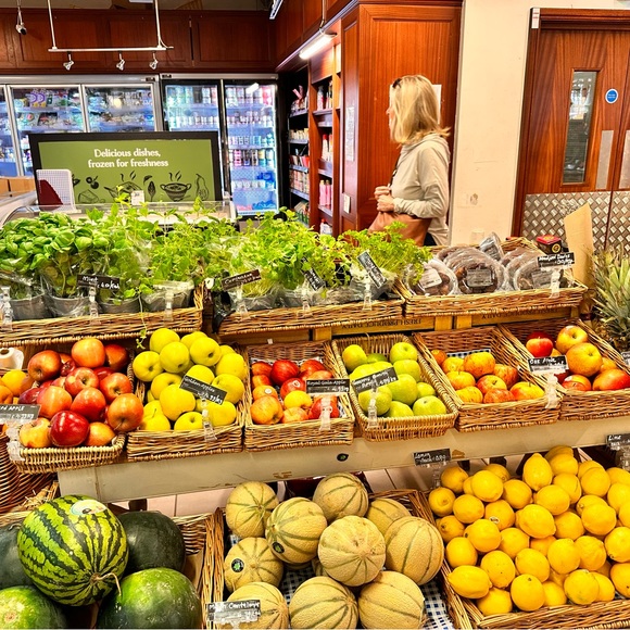 Meet your Posher, Emmy’s Edit - Picture 11 of 16